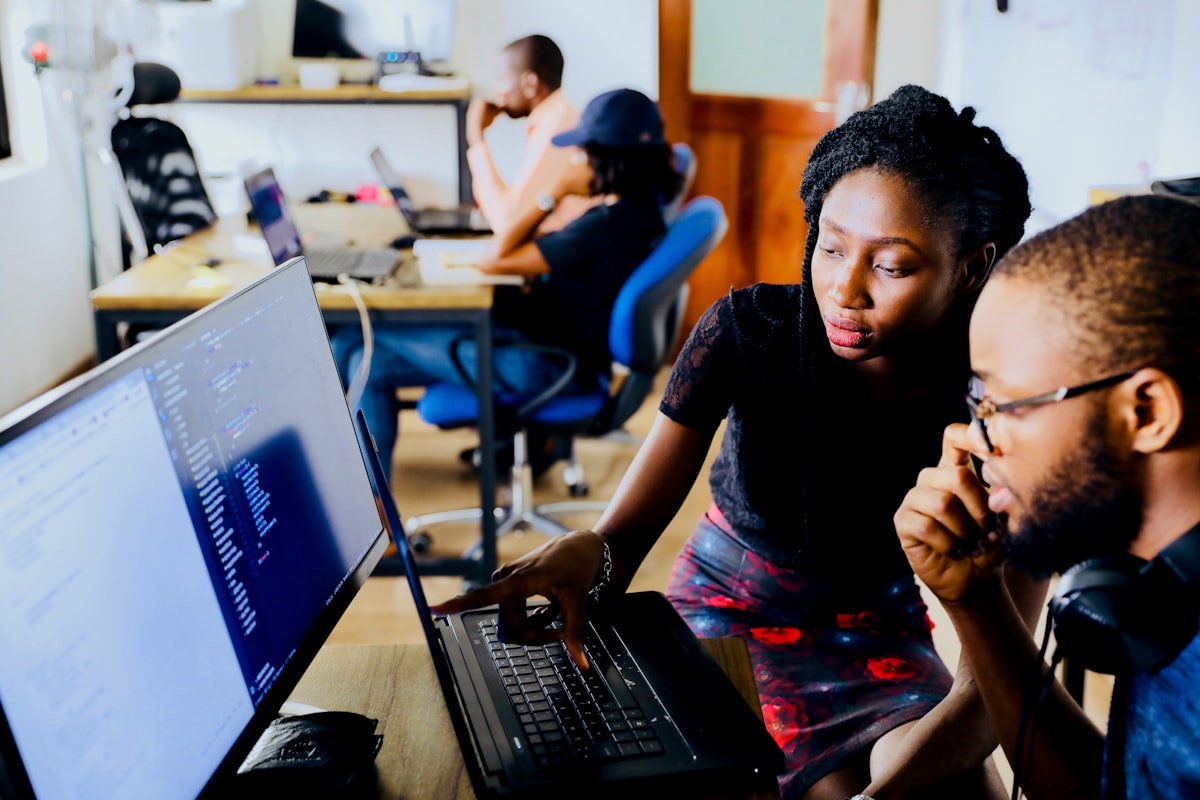 Echipa data science StrongMinds — experți AI cognitiv